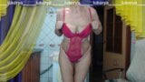 И снова веселая lukerya среднего возраста соблазняет фанатов ее сексуальным телом перед вебкамерой, весело флиртует snapshot 3