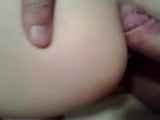 De man met het meisje besloot anale seks te doen. homevideo. snapshot 4