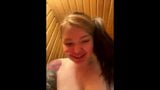 Une jolie blonde se masturbe brutalement dans la salle de bain et le sauna snapshot 8