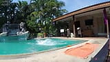 Fiesta desnuda en la piscina en la villa en Pattaya - pareja rusa amateur snapshot 1