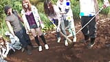 Японские горячие девушки наслаждаются жестким трахом в грязи с кримпаем snapshot 2