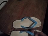 Gozando nas Havaianas Tradicionais Azul snapshot 1