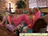 Teenie-Lesben auf Teen-Pyjama-Party ziehen sich zusammen aus snapshot 2