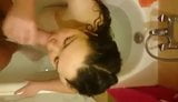 elle me suce dans le bain snapshot 7