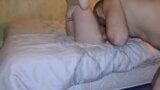 54 Jahre alte reife MILF fickt jungen Mann und schluckt sein Sperma 1 von 2 snapshot 3