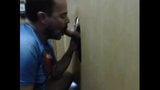 Padrastro chupa polla a través del gloryhole snapshot 16