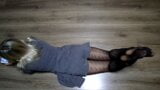 Meine Beine in Strumpfhosen, Füße, Zehen, kurzes Kleid snapshot 9