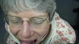Bunicuță nerespectătoare viii cu gură de bunicuță la oliță! snapshot 16