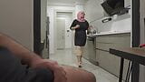 Empregada hijab enorme bunda me pegou masturbando na cozinha. snapshot 4