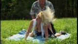 Blond Milf mit Dicken Titten bekommt im Feld eine Spermakur snapshot 11