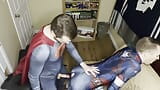 Superman se corre dentro de Capitán América (cosplay twink) snapshot 9