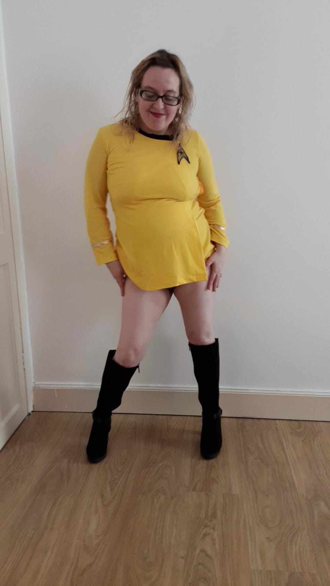 Sexy Star Trek commandant cosplay snapshot 2
