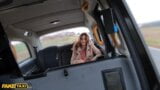 Fake taxi - une petite adolescente italienne aux seins juteux chevauche sa jeune vie avec une énorme bite se termine par un facial snapshot 7