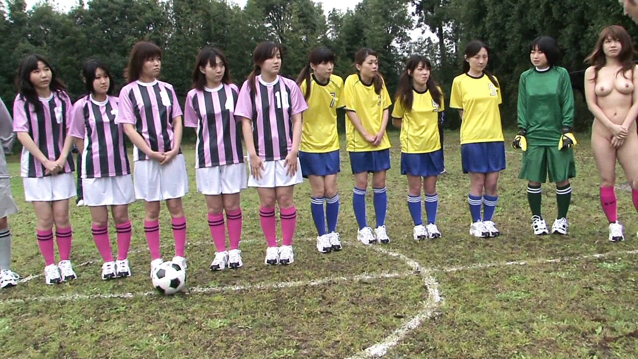 Asiatisches Fussballtraining artet zur harten sexorgie aus