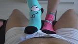 Stiefschwester bat Bruder, zum ersten Mal Socksjob zu versuchen snapshot 7