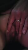 Une MILF solitaire pisse snapshot 4