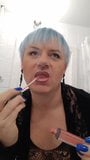 Sonyastar sexy rauchen lange Nägel, blaue Haare, Lippenstift, Dildo snapshot 2