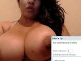 Latina genietend van haar eigen borstvlees snapshot 10