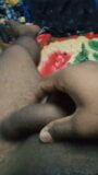 Pequeña polla negra dura cachonda pene masturbándose duro en el dormitorio de los hombres pequeña polla negra masturbándose duro snapshot 4