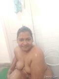 Mallu, gros cul, bhabhi prend un bain snapshot 15
