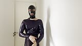 TouchedFetish - Schwuler Amateur Latex / Fetisch Gay zieht hautengen Gummi Catsuit & Maske an - Homemade Masturbation Solo Selbstbefriedigun snapshot 3