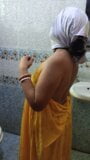 Desi Bhabhi ko nahate hue podoshi  ne chupke se shoot kiya snapshot 1