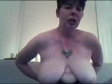 Laura de las enormes tetas y pezones de Edimburgo. snapshot 4