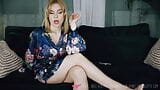 Vends-ta-culotte - Adoration des pieds d'une superbe femme blonde française snapshot 2