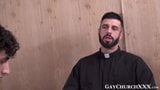 Padre barbudo provoca jovem católico e fode sua bunda crua snapshot 3