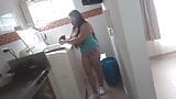 Hermanastra zorra cachonda con cameltoe gigante muestra su enorme cameltoe en la cocina. snapshot 4