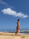 Evangeline Lilly – SEXY bikini workout snapshot 2