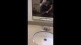 Atrapado masturbándose en baño público snapshot 6