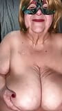 Mycket slampig och het mormor knullar sina bröst själv snapshot 10