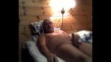 El abuelo se despierta y golpea en la webcam snapshot 18