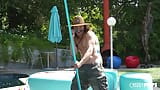 Il ragazzo con un grande cazzo in piscina scopa la tettona latina rose lynn e si fa fare un pompino salivoso per la sua pausa lavoro snapshot 5