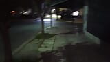 Seks publiczny na zewnątrz na ulicy złapany przez policję i kilku gapiów z autobusów i pociągów snapshot 5