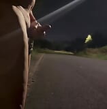 Un camionista arrapato si masturba nudo in pubblico durante la strada a casa snapshot 6