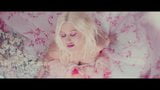 Christina Aguilera cade su di me le parti migliori snapshot 9