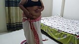 Punjabi Sexy MILF bade gand vale chache kamuk ho jate hai aur phir padose ladake ke sath Chudai karate hai snapshot 7