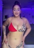 Hier is Beverly Jimenez in een bikini snapshot 13