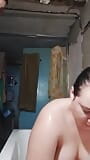 Pisse et bouche dans le bain snapshot 10