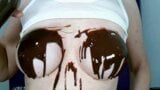 Brazilian_miss mojando tetas, tetas y pezones con chocolate snapshot 6