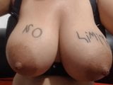 Grandes tetas redondas y lechosas snapshot 8