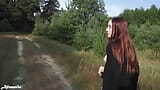 Morena lujuriosa se desnuda en el bosque y camina desnuda snapshot 3