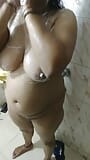 Big boobs Bhabhi bathroom me nha rhi thi tab padosi dever aagya. snapshot 1