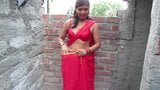 Heißester Bhabhi-Sari in einem sexy Stil, roter Sari-Akt snapshot 3