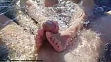 Leche en los pies de mis hermanastras mojadas - sueño al aire libre bañera, trabajo de pie en trío 4k snapshot 14