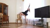 Spaccate nude e ginnastica erotica di Sofya Belaya snapshot 2