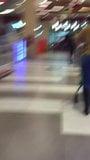 Gran culo en el centro comercial snapshot 2