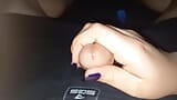 Masturbación con la mano de novia con uña en el mirilla snapshot 5